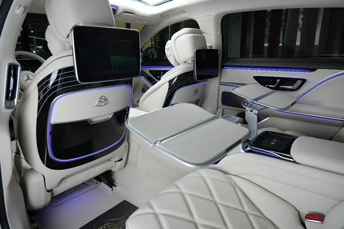 2024 Mercedes Maybach S680 interior 