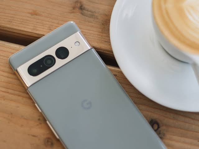 Google Pixel 8:mini gadget in 2024