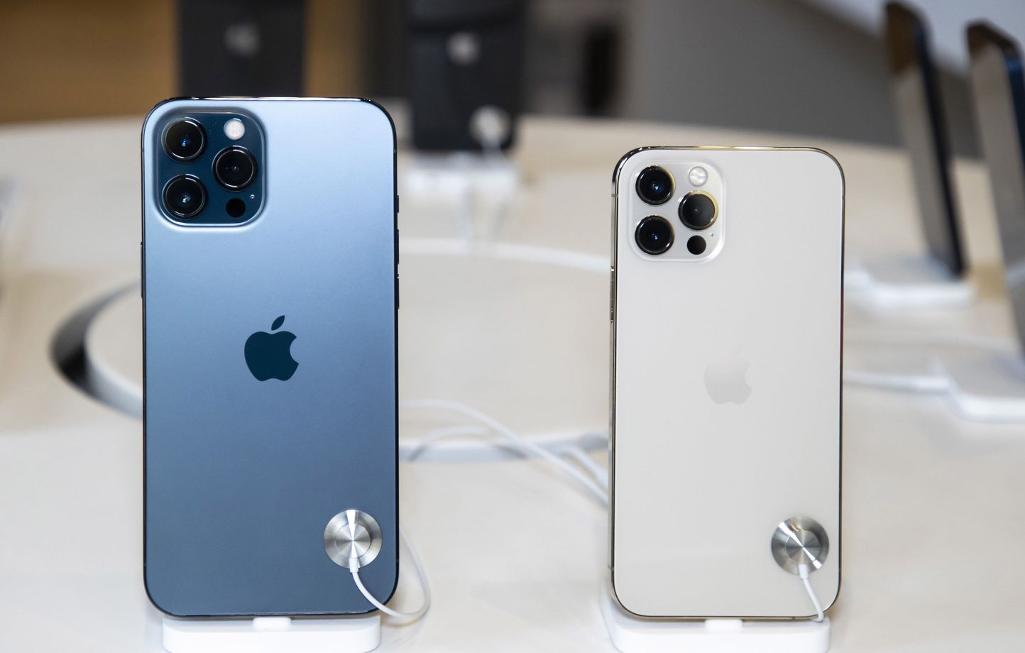 Latest iPhone Models List: iPhone Models with Pictures from 2007 to 2025