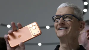 Apple dominates 2025 global smartphone shipments